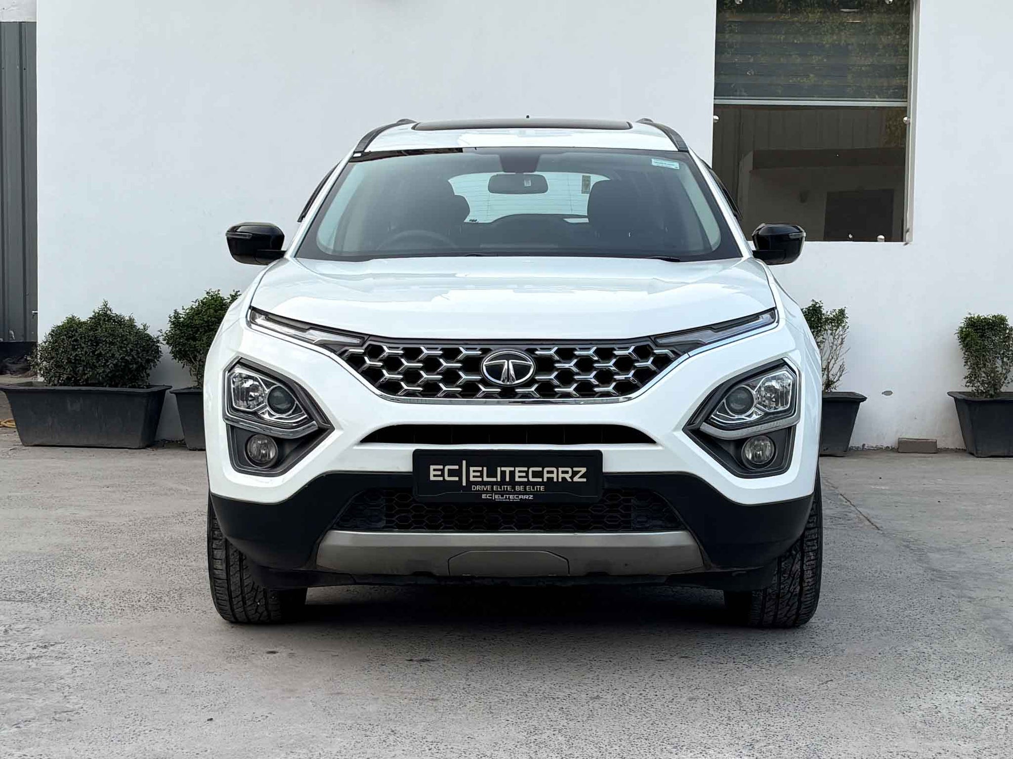 2023 Tata Safari XT Plus