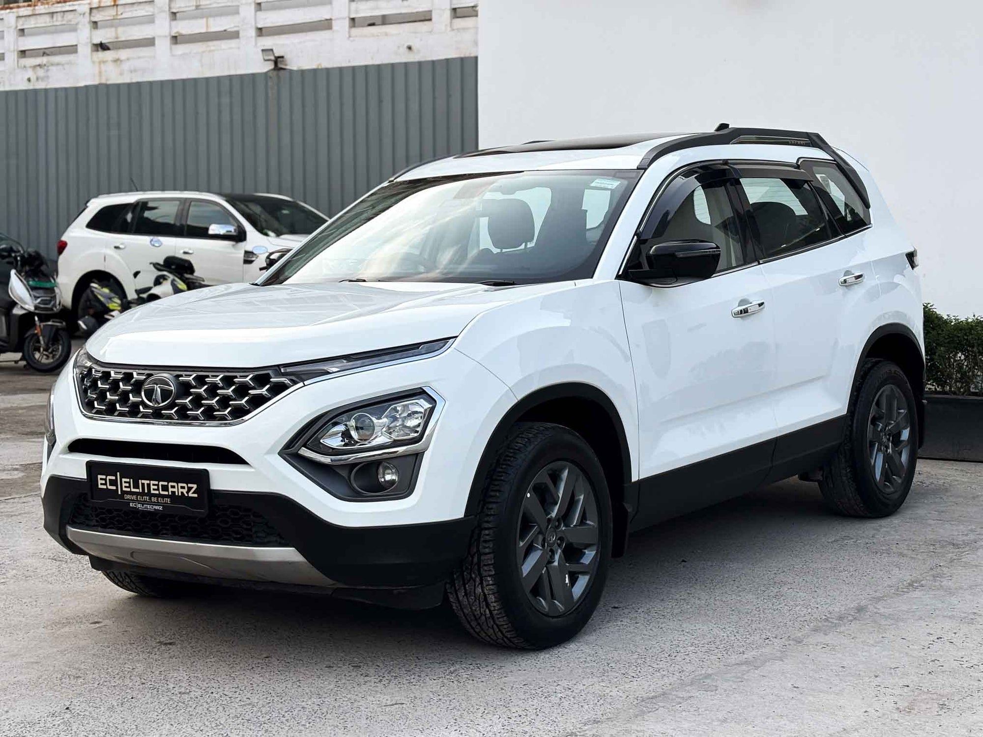 2023 Tata Safari XT Plus