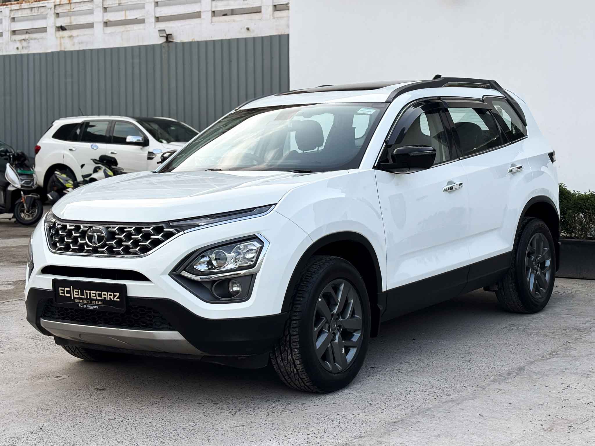 2023 Tata Safari XT Plus