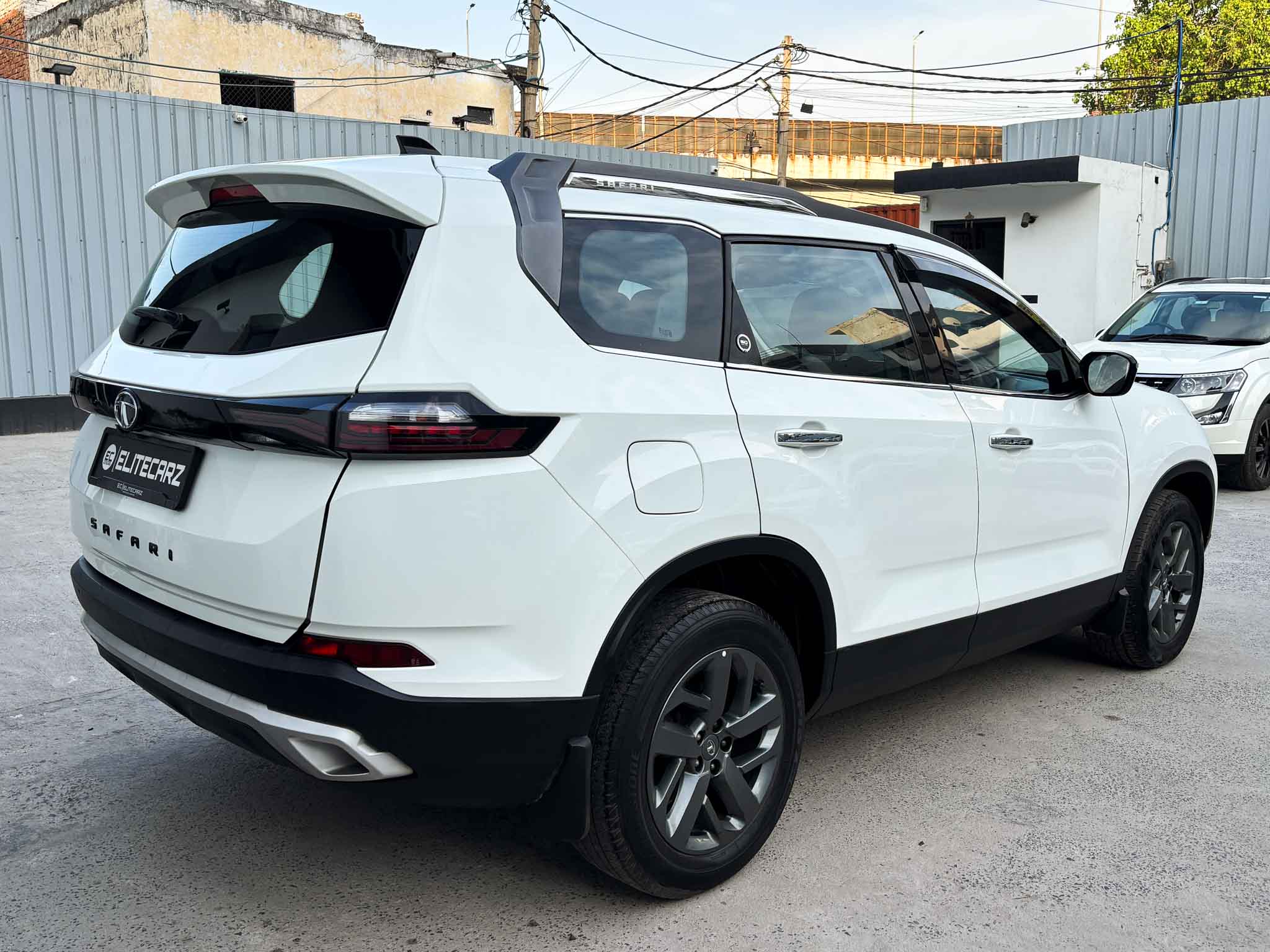 2023 Tata Safari XT Plus