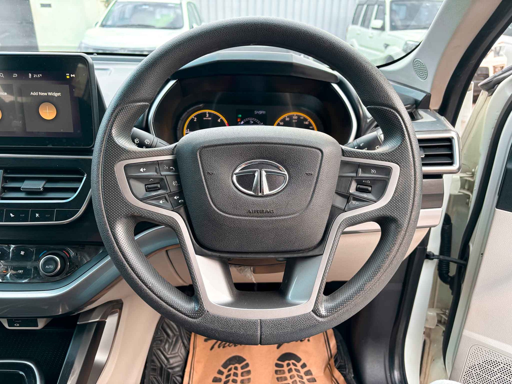 2023 Tata Safari XT Plus