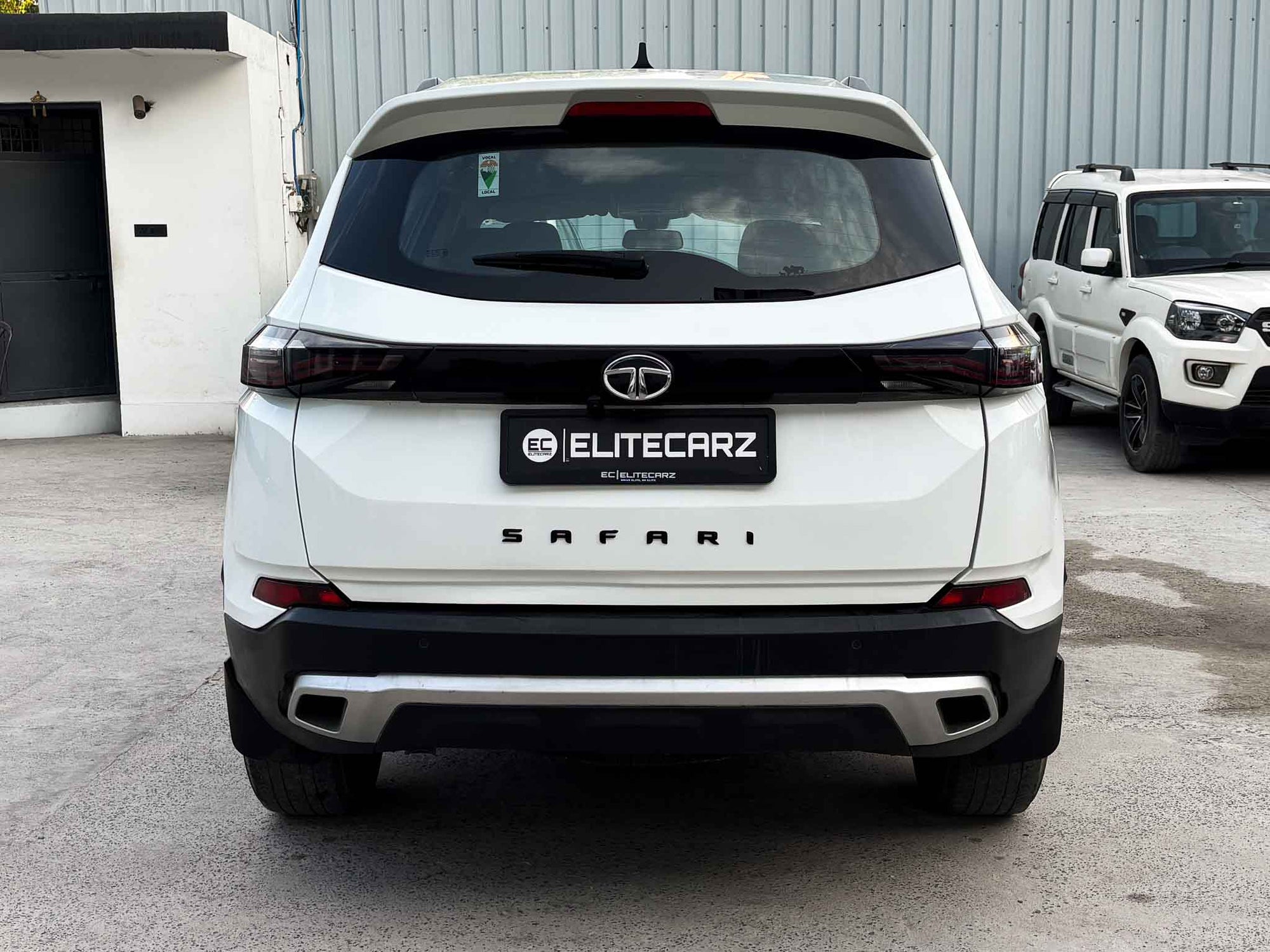 2023 Tata Safari XT Plus