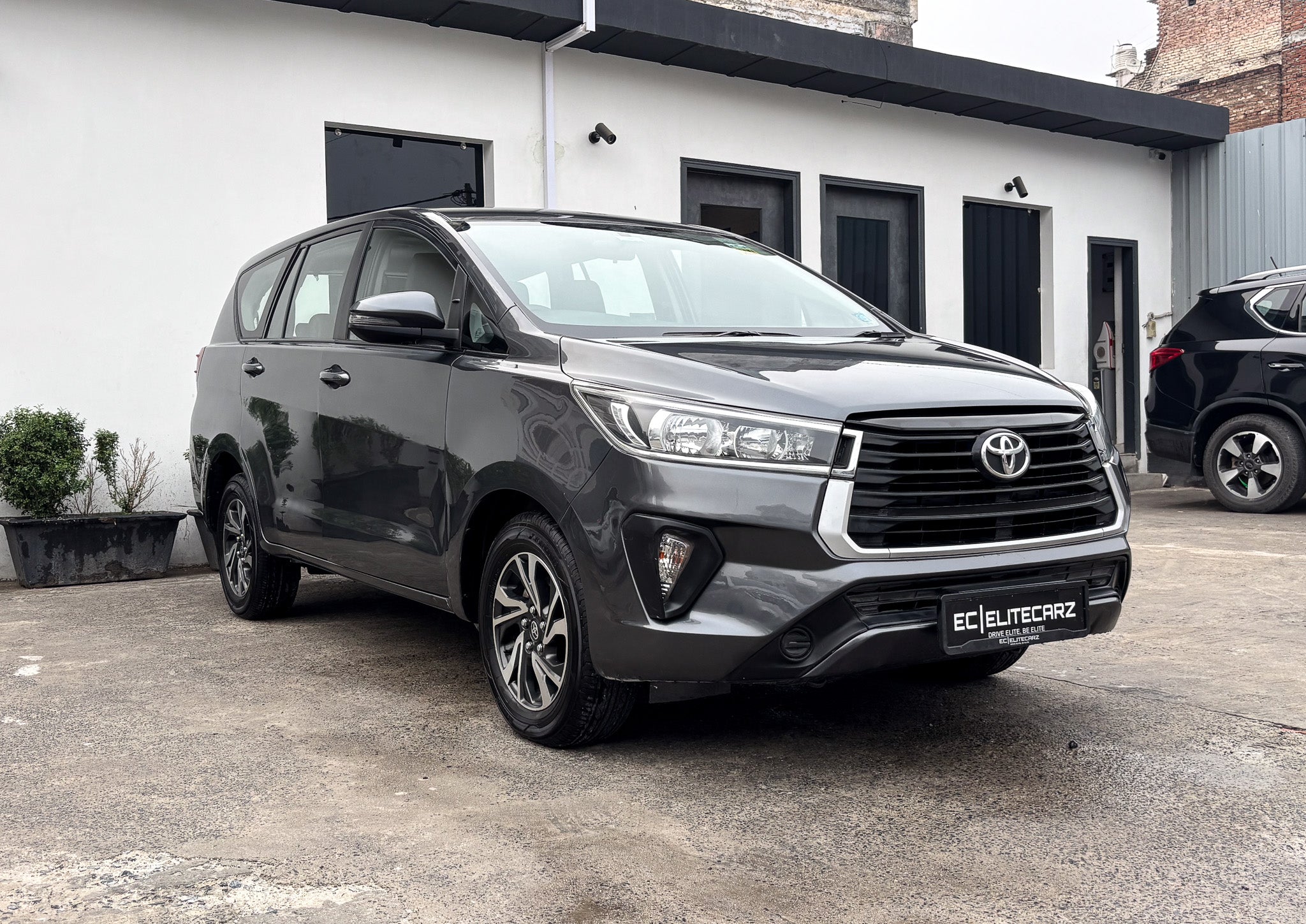 Toyota Innova Crysta 2.7 G AT