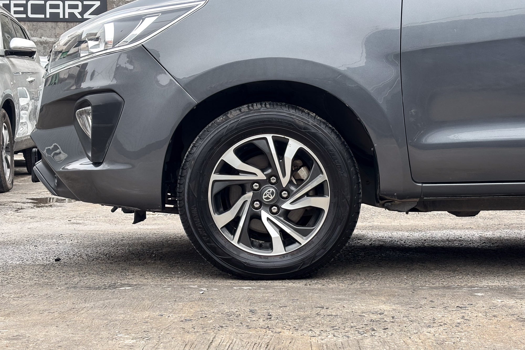 Toyota Innova Crysta 2.7 G AT