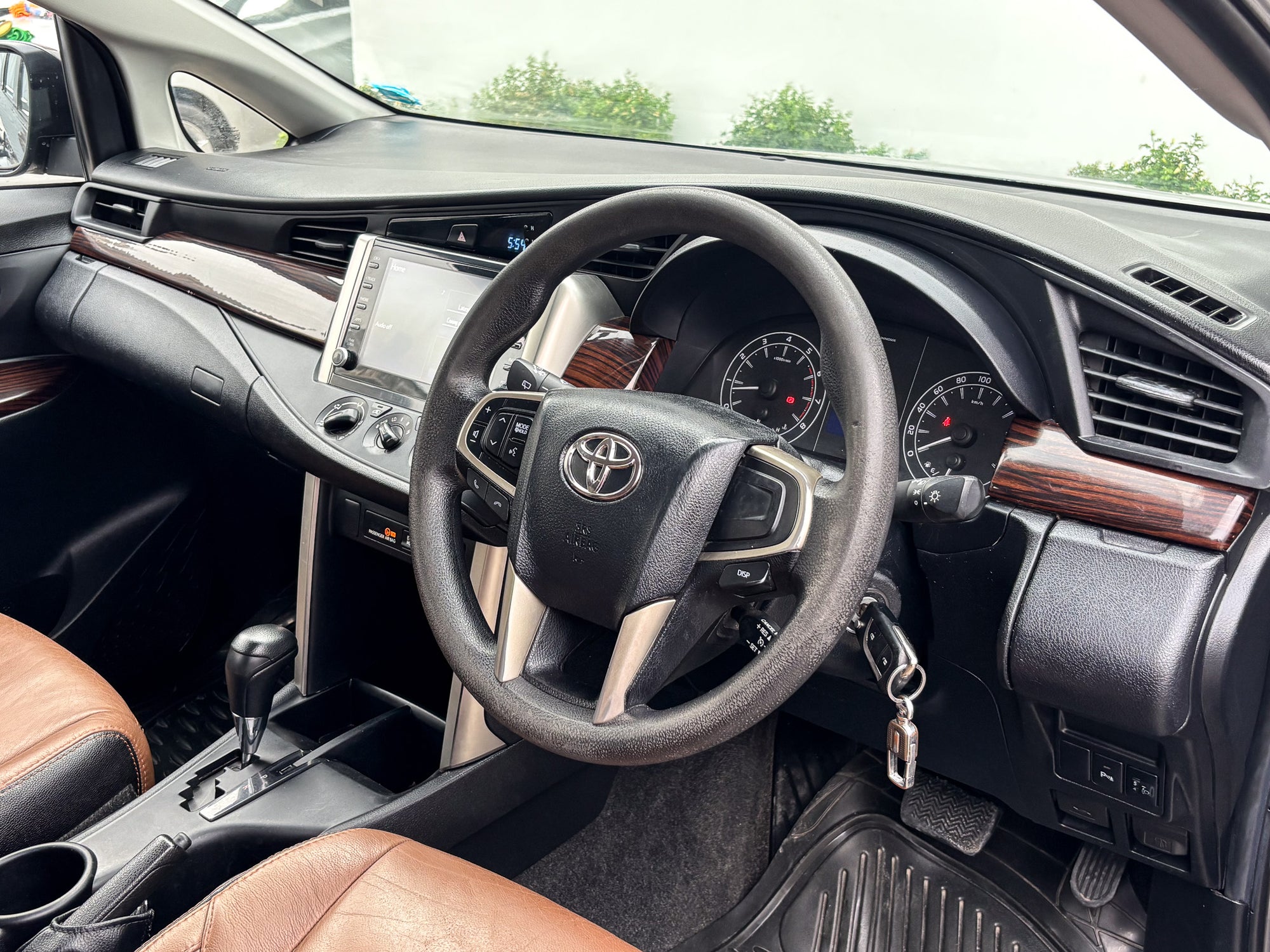 Toyota Innova Crysta 2.7 G AT