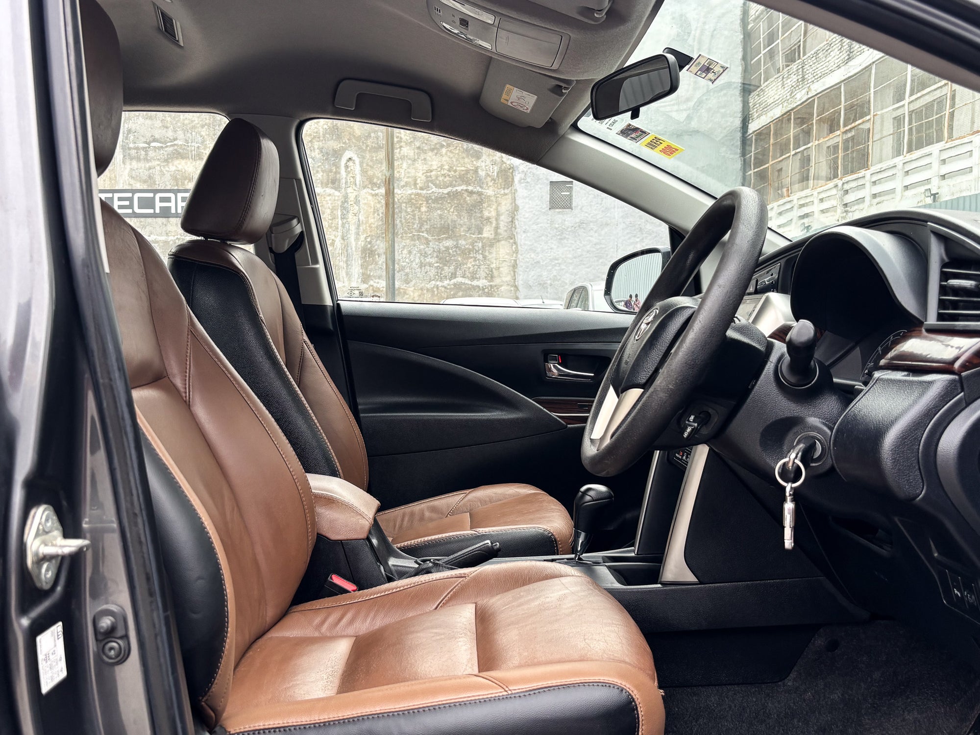 Toyota Innova Crysta 2.7 G AT