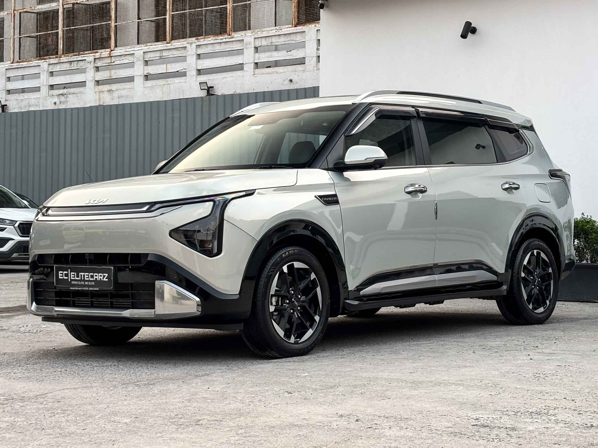 Kia Carens Clavis HTX Plus  7 MT