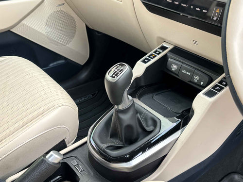 Kia Carens Clavis HTX Plus  7 MT