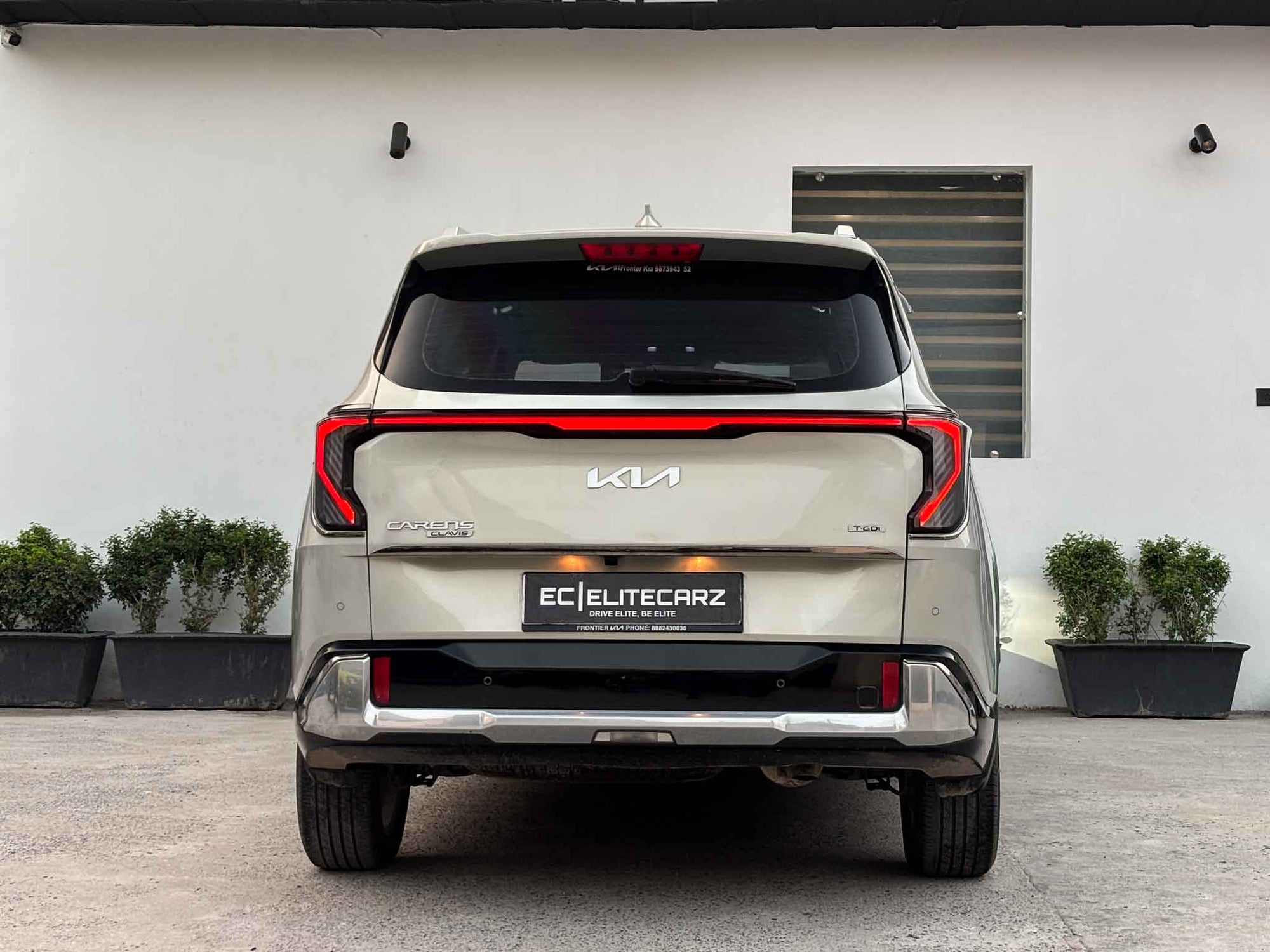 Kia Carens Clavis HTX Plus  7 MT
