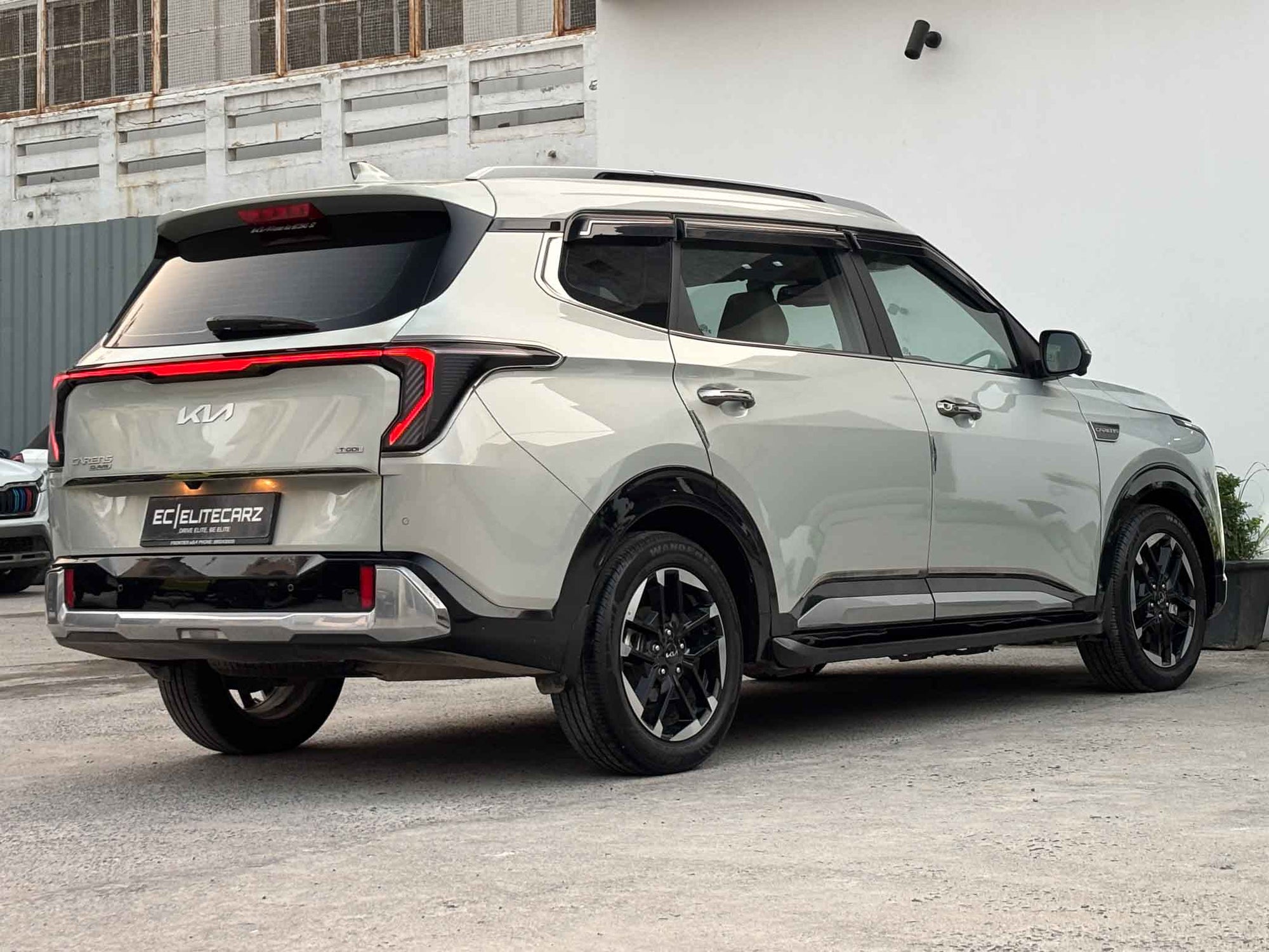 Kia Carens Clavis HTX Plus  7 MT