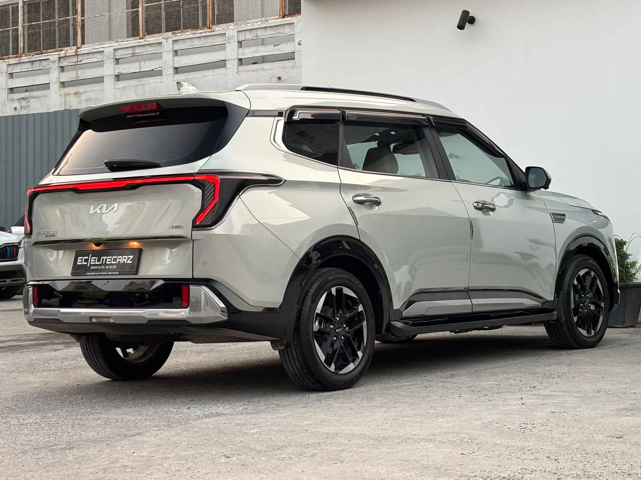 Kia Carens Clavis HTX Plus  7 MT