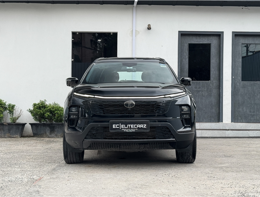 2024 Tata Safari Accomplished AT 7STR Dark Edition