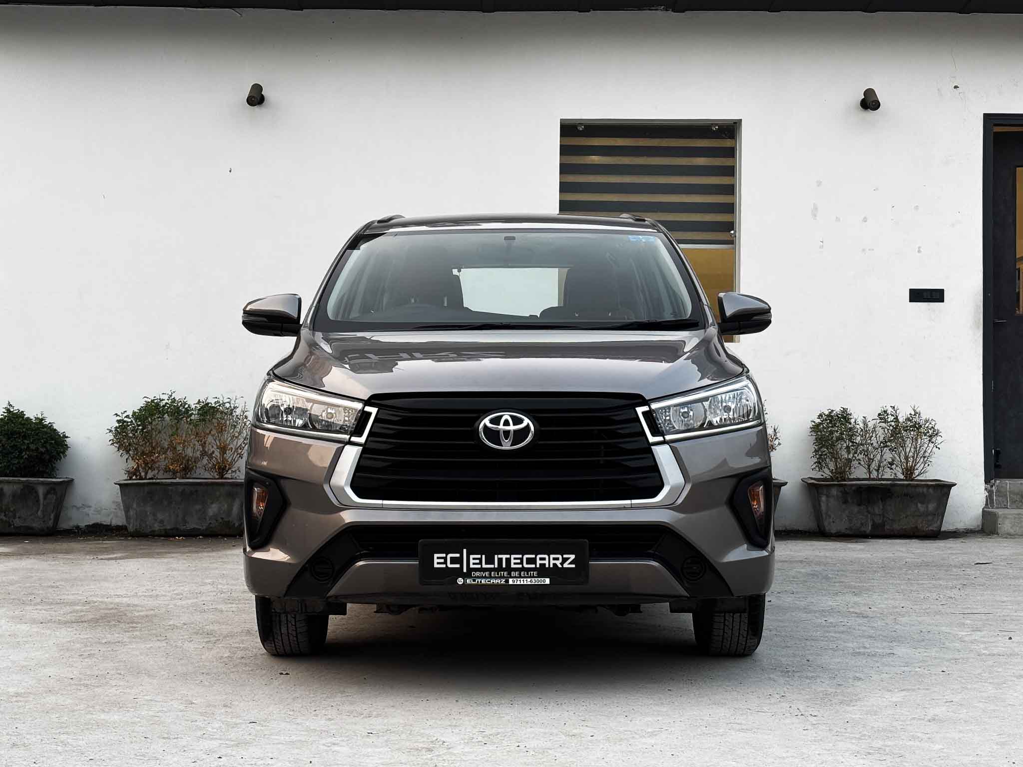 Toyota Innova Crysta 2.7G related product images