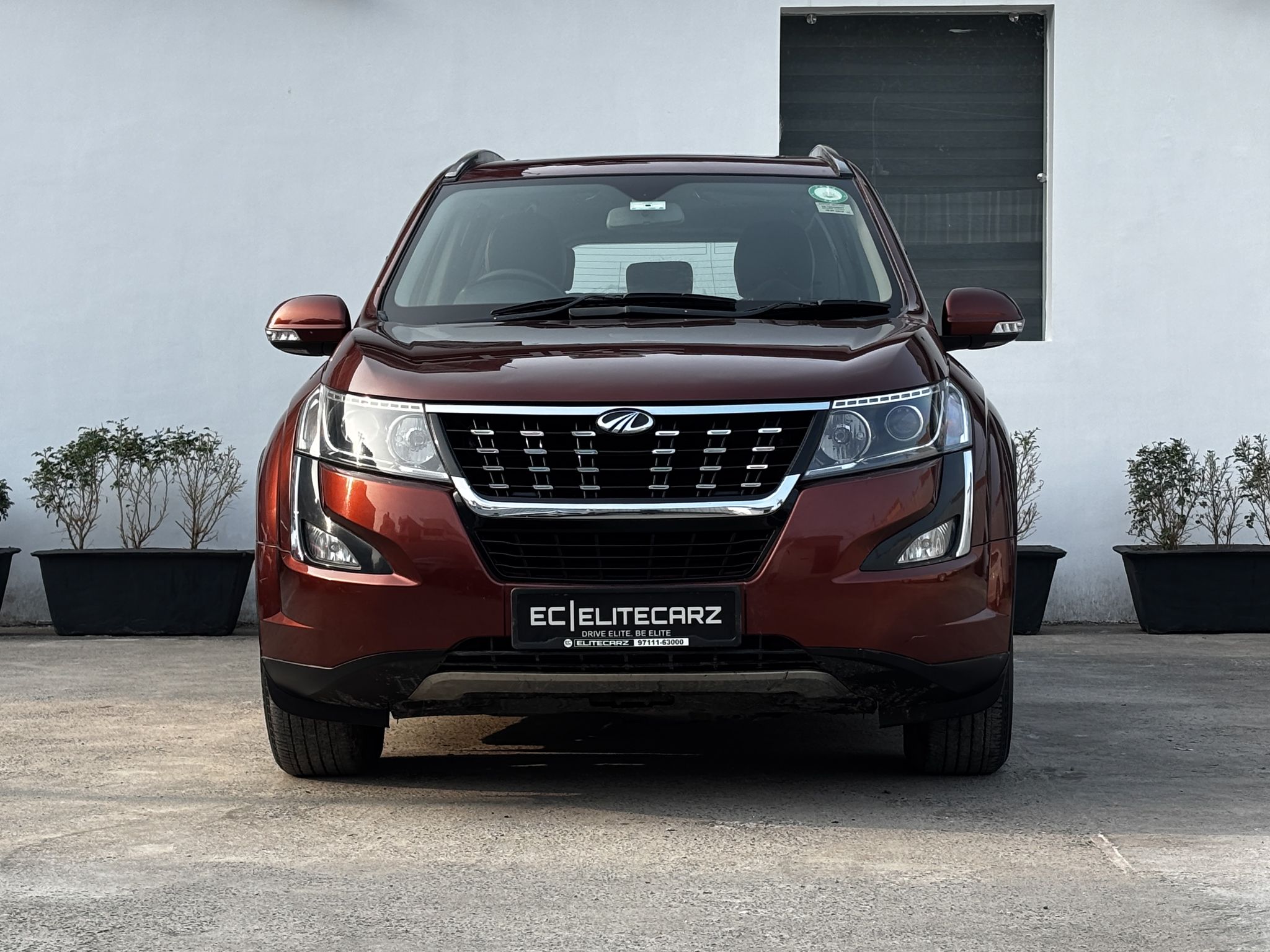  Mahindra XUV500 W9 MT featured image