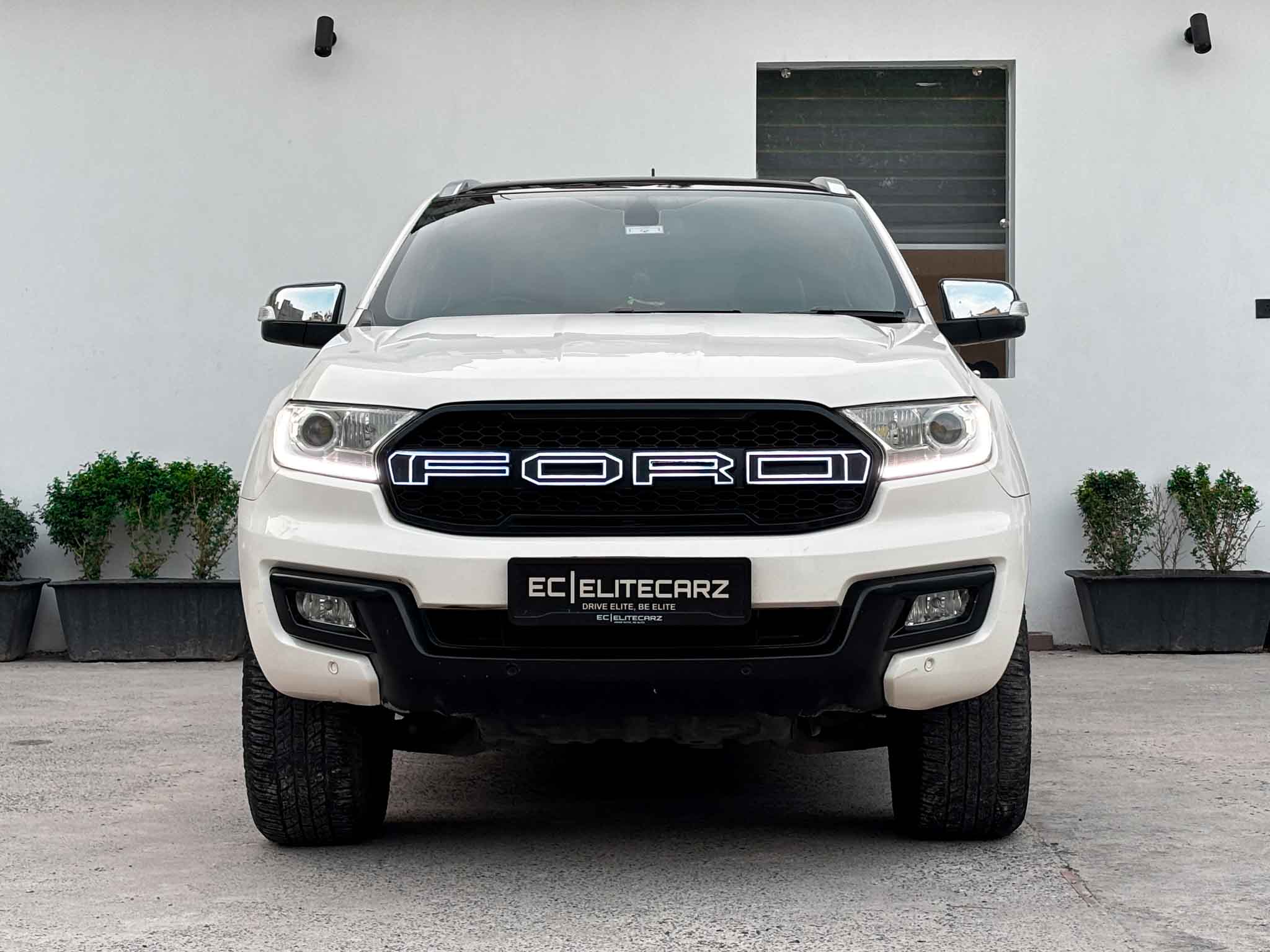  Ford Endeavour Titanium 3.2 4X4 featured image